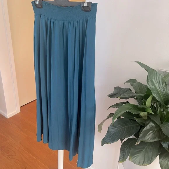 Witchery Midi Skirt - Picture 1 of 7